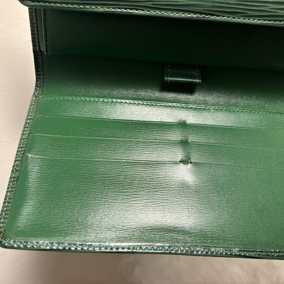 Louis Vuitton Green Sarah Epi Wallet - Picture 9 of 12